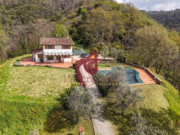 casa indipendente in vendita a Massa e Cozzile