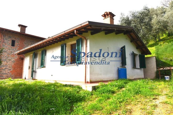 casa indipendente in vendita a Massa e Cozzile in zona Vangile