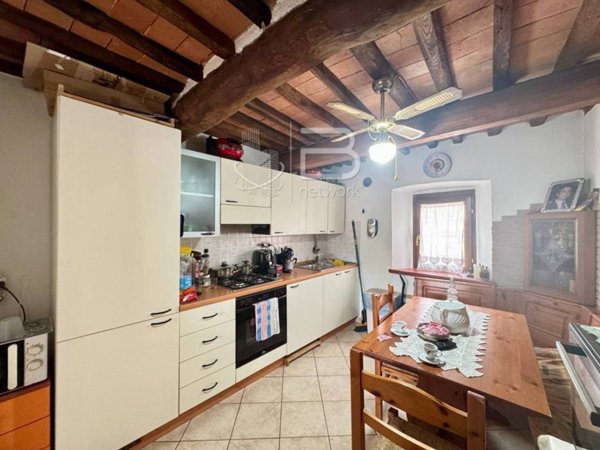 casa indipendente in vendita a Massa e Cozzile