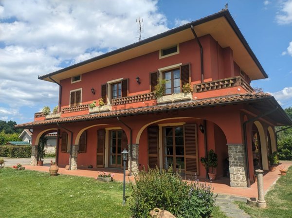 casa indipendente in vendita a Massa e Cozzile