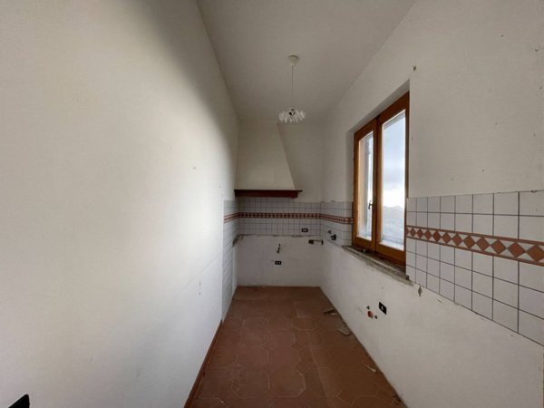 appartamento in vendita a Massa e Cozzile in zona Massa
