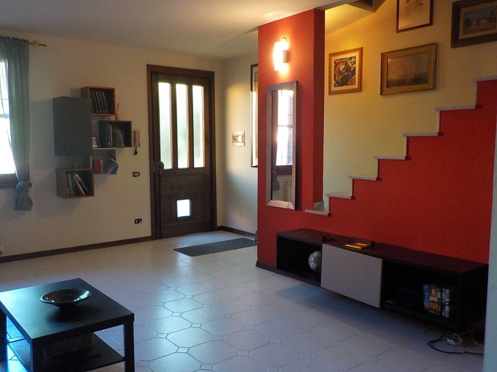 casa indipendente in vendita a Massa e Cozzile in zona Traversagna