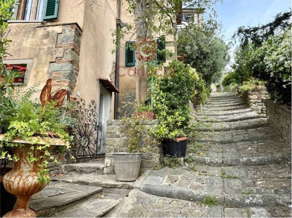 appartamento in vendita a Massa e Cozzile in zona Cozzile