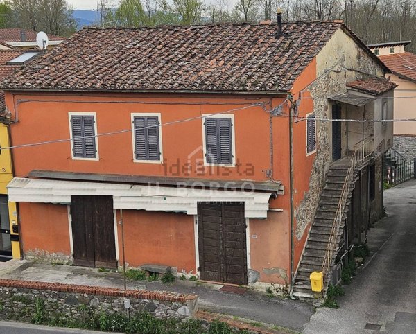 casa indipendente in vendita a Massa e Cozzile