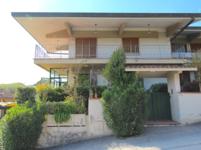 casa indipendente in vendita a Massa e Cozzile