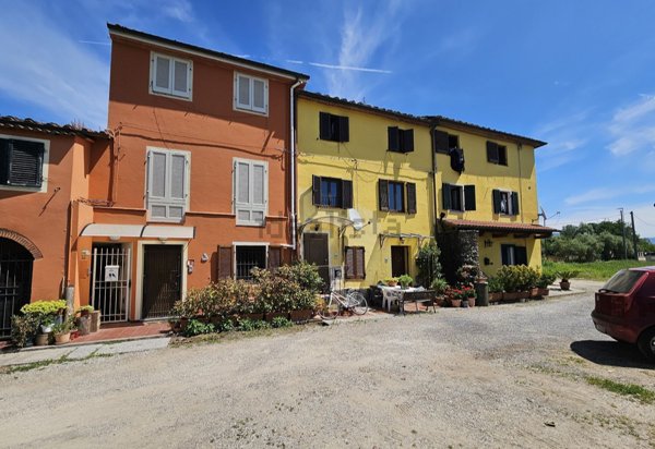 casa indipendente in vendita a Massa e Cozzile