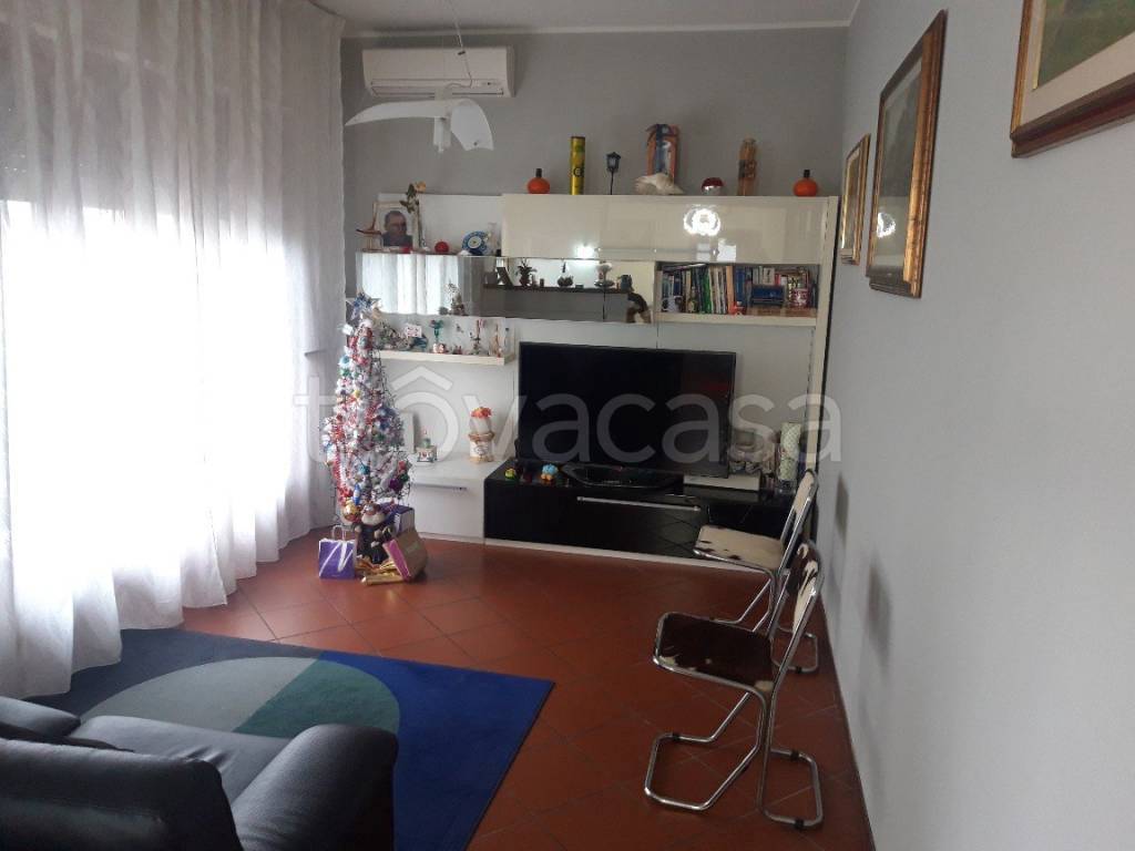 appartamento in vendita a Massa e Cozzile in zona Cozzile