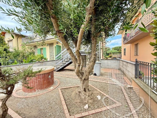 casa indipendente in vendita a Massa e Cozzile in zona Traversagna