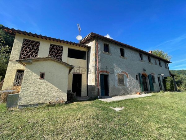 casale in vendita a Massa e Cozzile in zona Massa