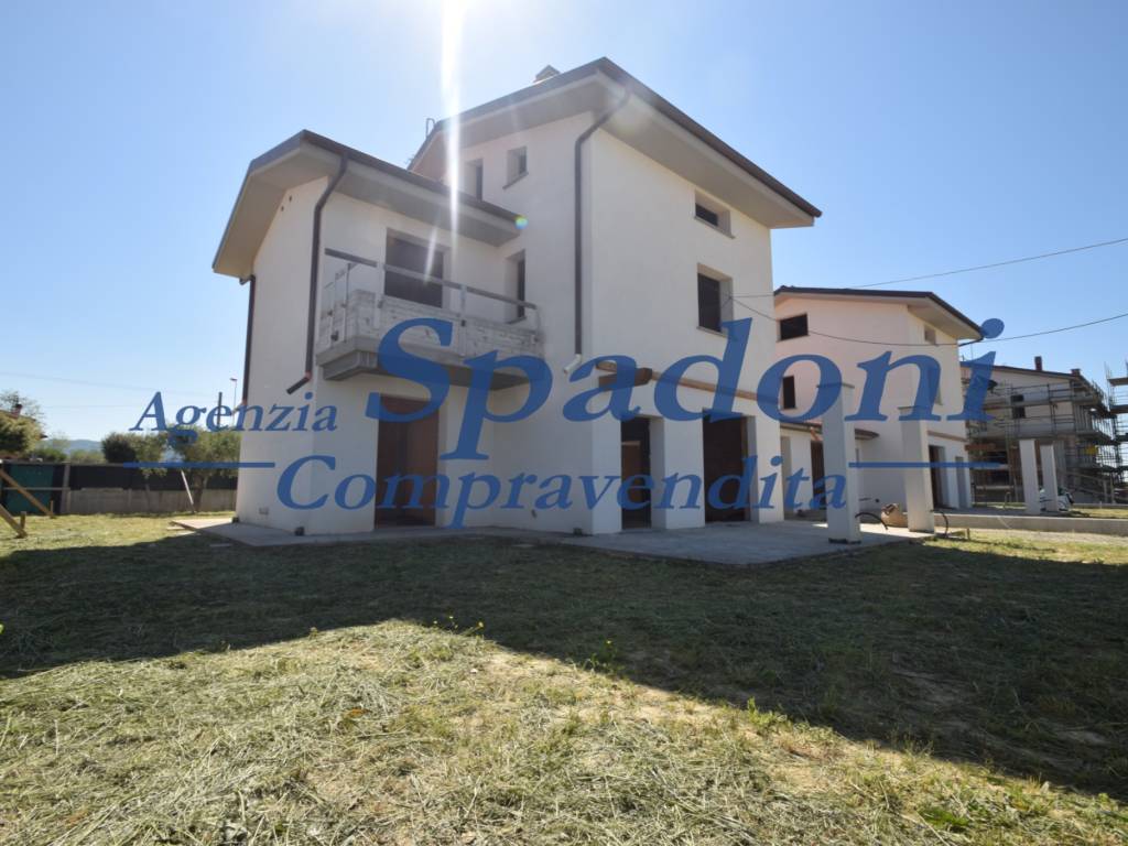 casa indipendente in vendita a Massa e Cozzile in zona Traversagna