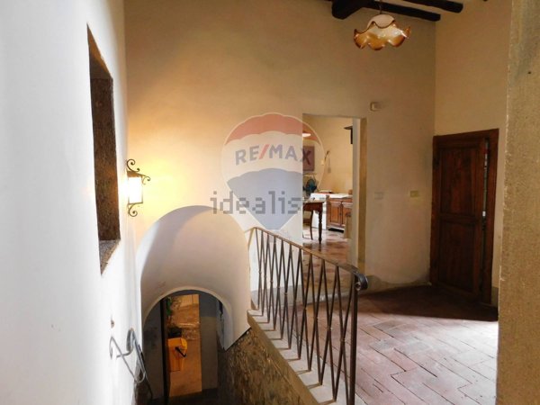 casa indipendente in vendita a Massa e Cozzile in zona Massa
