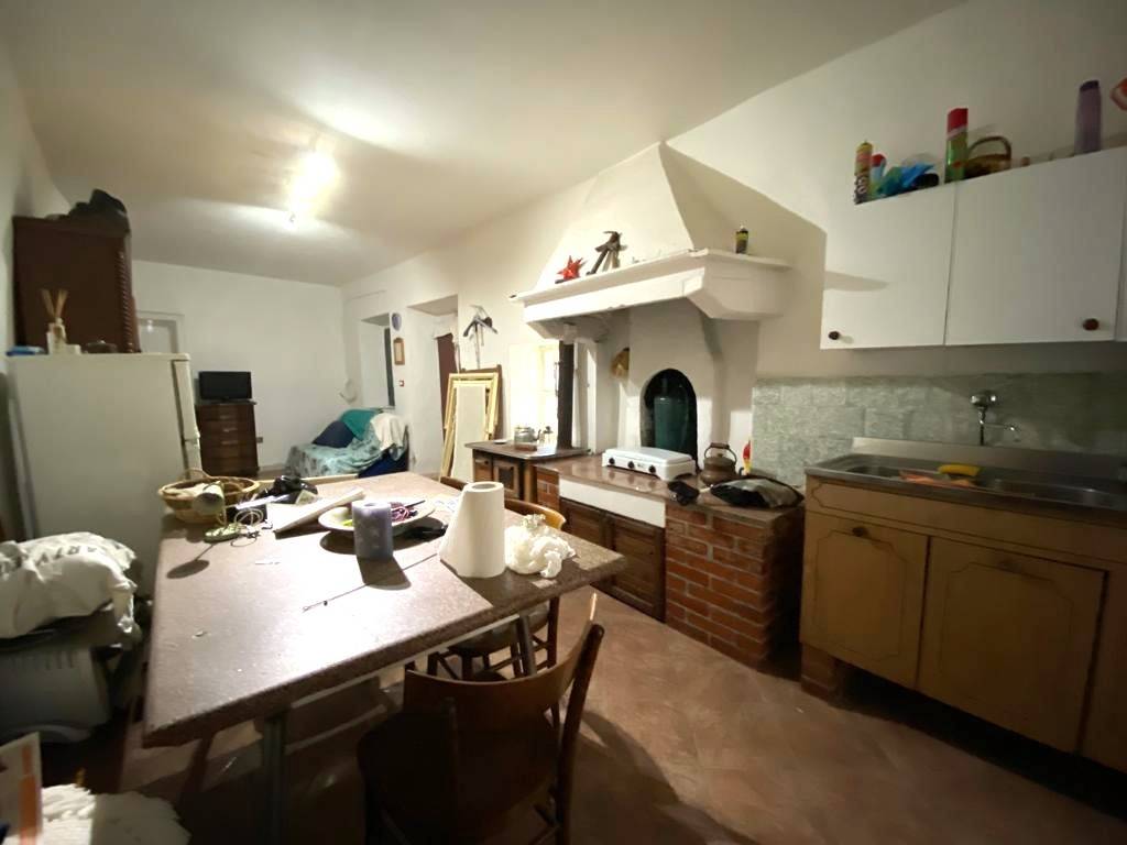 casa indipendente in vendita a Massa e Cozzile in zona Massa