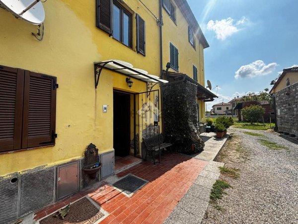 appartamento in vendita a Massa e Cozzile