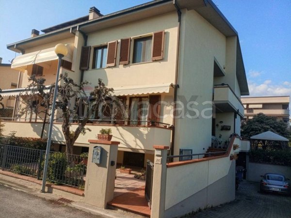 casa indipendente in vendita a Massa e Cozzile in zona Traversagna