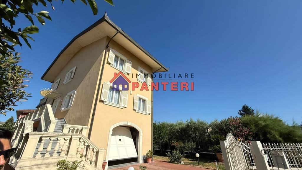 casa indipendente in vendita a Massa e Cozzile