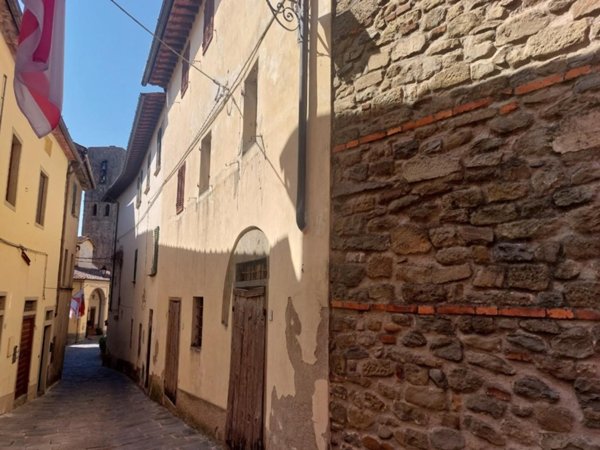 casa indipendente in vendita a Massa e Cozzile in zona Cozzile