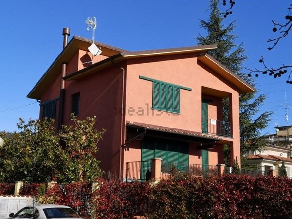 casa indipendente in vendita a Massa e Cozzile