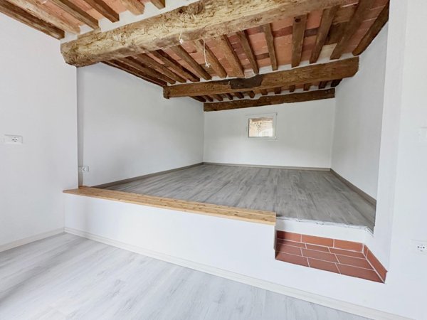 appartamento in vendita a Massa e Cozzile in zona Cozzile