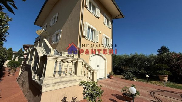casa indipendente in vendita a Massa e Cozzile