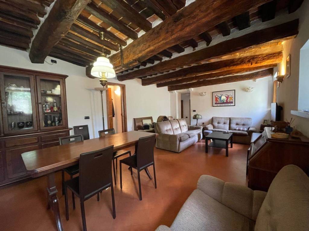 appartamento in vendita a Massa e Cozzile in zona Massa