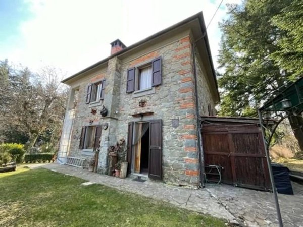 casa indipendente in vendita a Massa e Cozzile