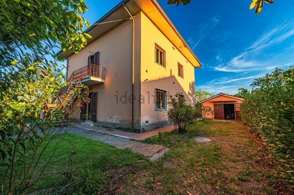 casa indipendente in vendita a Massa e Cozzile
