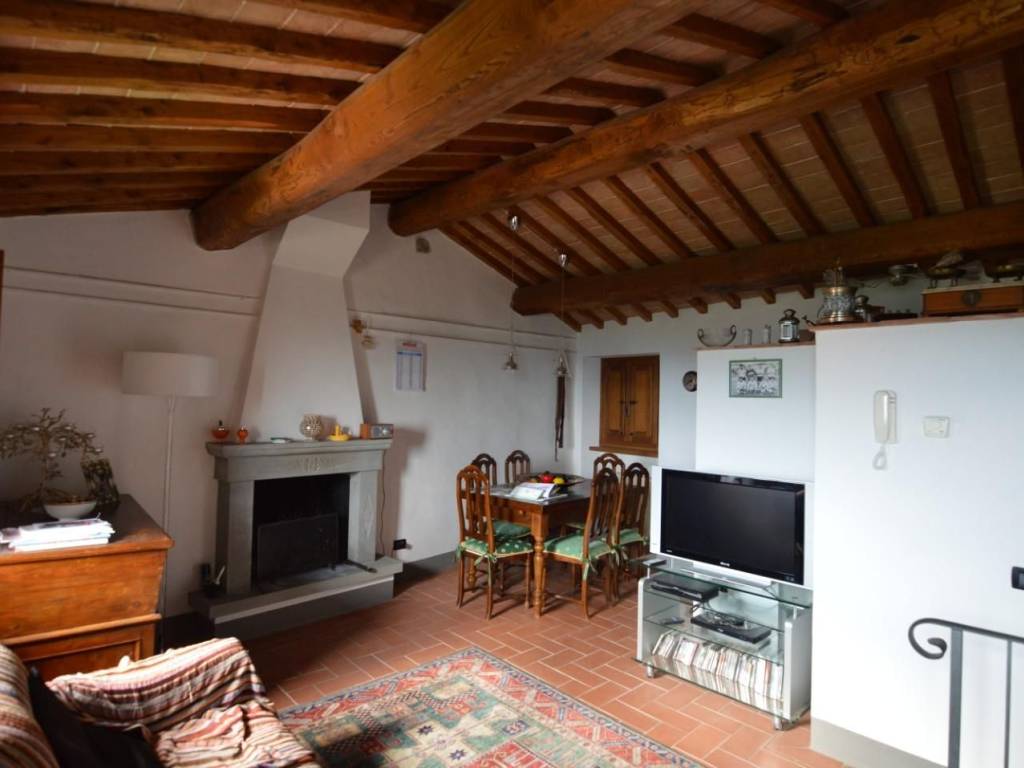 casa indipendente in vendita a Massa e Cozzile in zona Massa