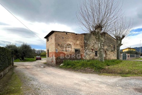 appartamento in vendita a Massa e Cozzile