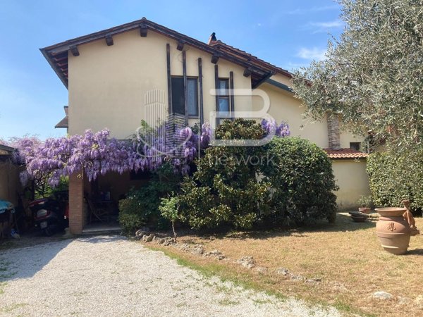 casa indipendente in vendita a Massa e Cozzile in zona Traversagna