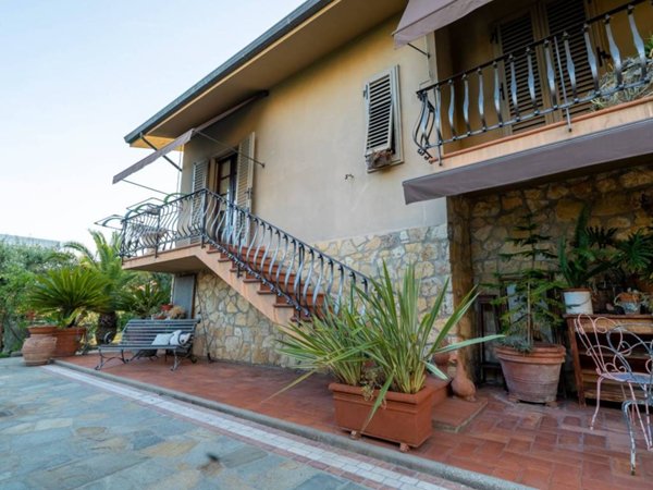casa indipendente in vendita a Massa e Cozzile in zona Traversagna