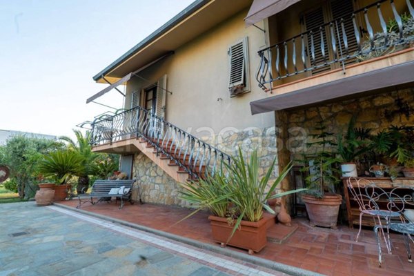 casa indipendente in vendita a Massa e Cozzile