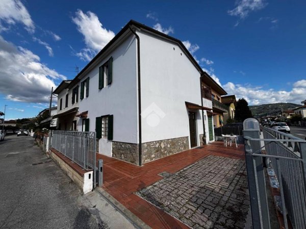 casa indipendente in vendita a Massa e Cozzile in zona Margine Coperta