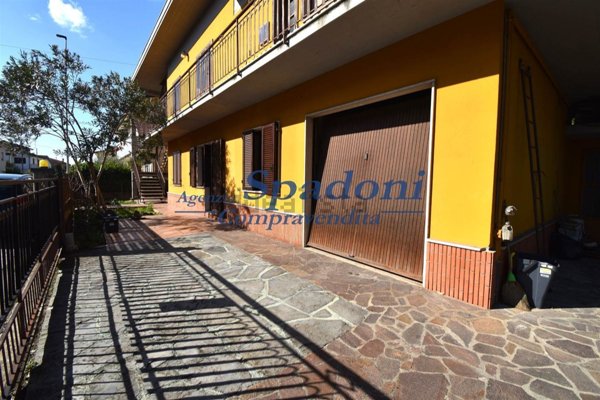 appartamento in vendita a Massa e Cozzile in zona Cozzile