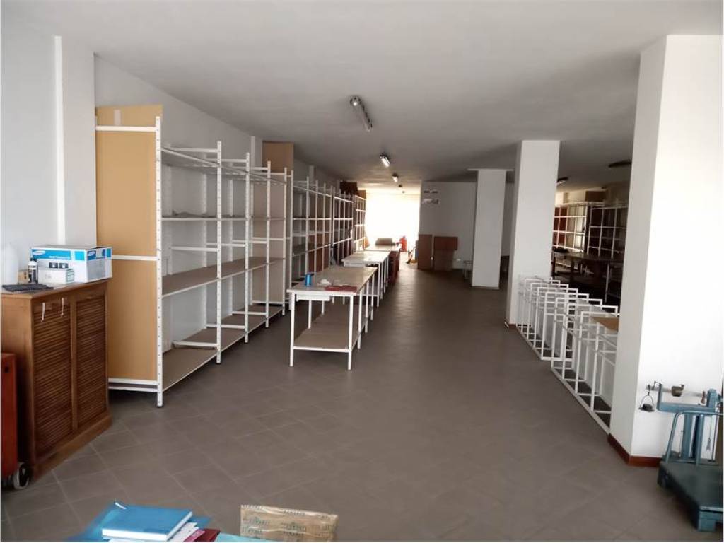 negozio in vendita a Massa e Cozzile in zona Traversagna