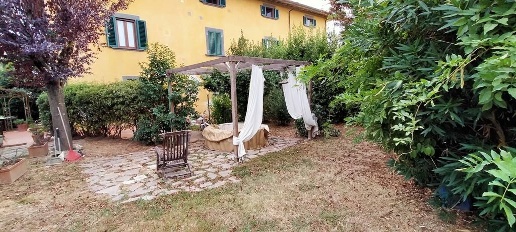 appartamento in vendita a Massa e Cozzile in zona Massa