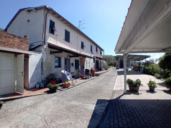 casale in vendita a Massa e Cozzile