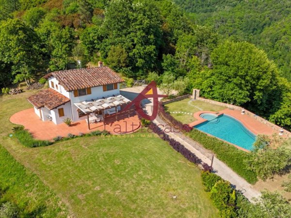 casa indipendente in vendita a Massa e Cozzile in zona Cozzile