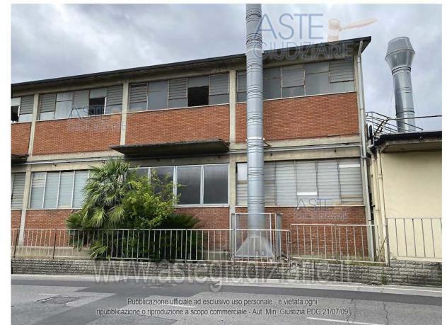 negozio in vendita a Massa e Cozzile in zona Vangile