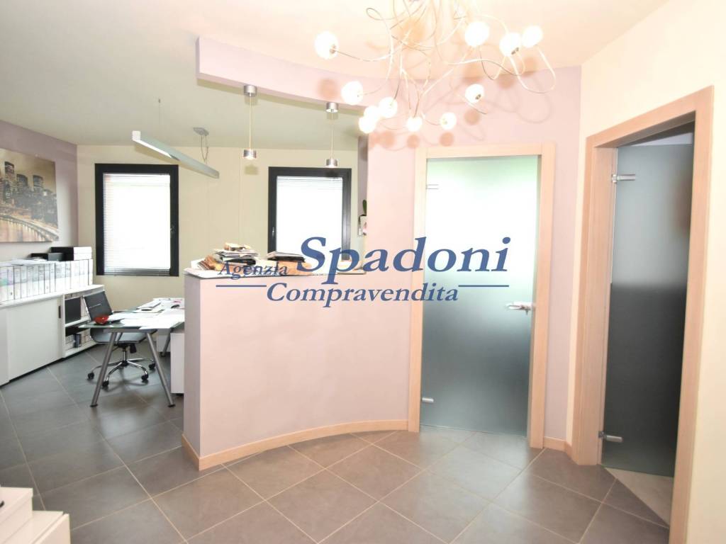 ufficio in vendita a Massa e Cozzile in zona Traversagna