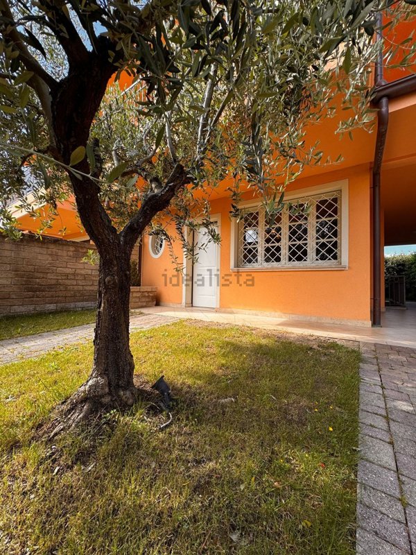 casa indipendente in vendita a Massa e Cozzile