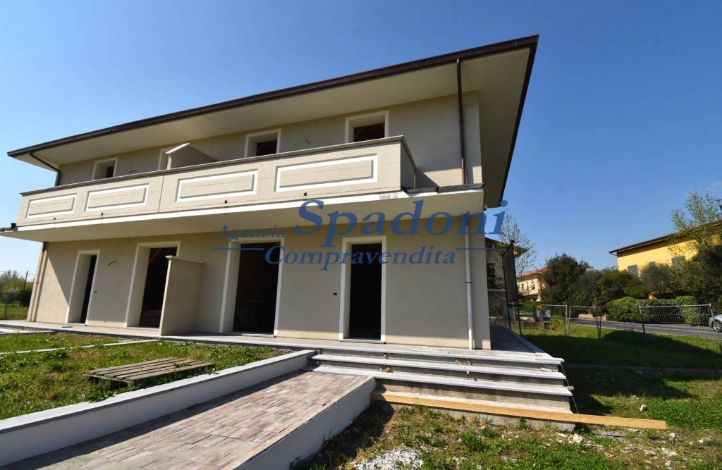 casa indipendente in vendita a Massa e Cozzile in zona Cozzile