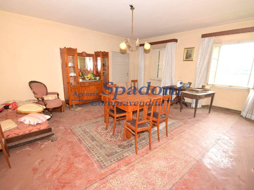 appartamento in vendita a Massa e Cozzile in zona Massa