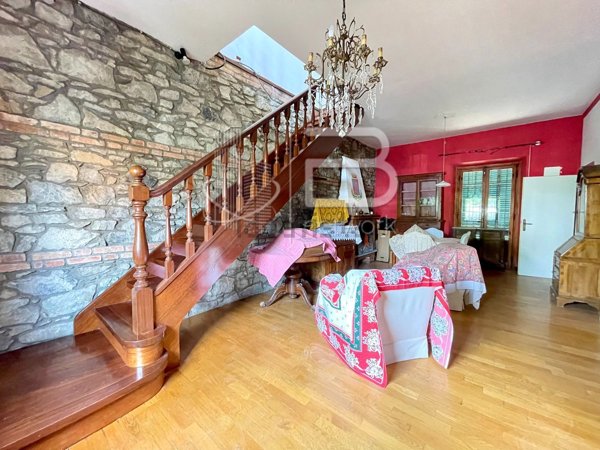 casa indipendente in vendita a Massa e Cozzile