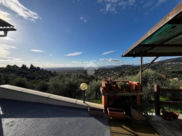 casa indipendente in vendita a Massa e Cozzile in zona Cozzile