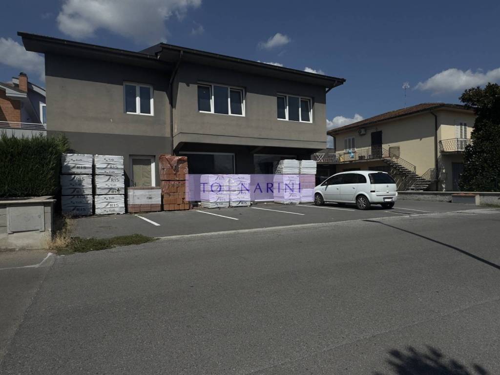 locale commerciale in vendita a Massa e Cozzile in zona Margine Coperta