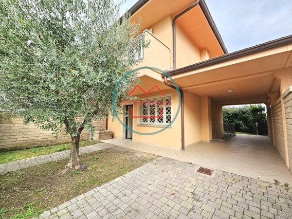 casa indipendente in vendita a Massa e Cozzile in zona Traversagna