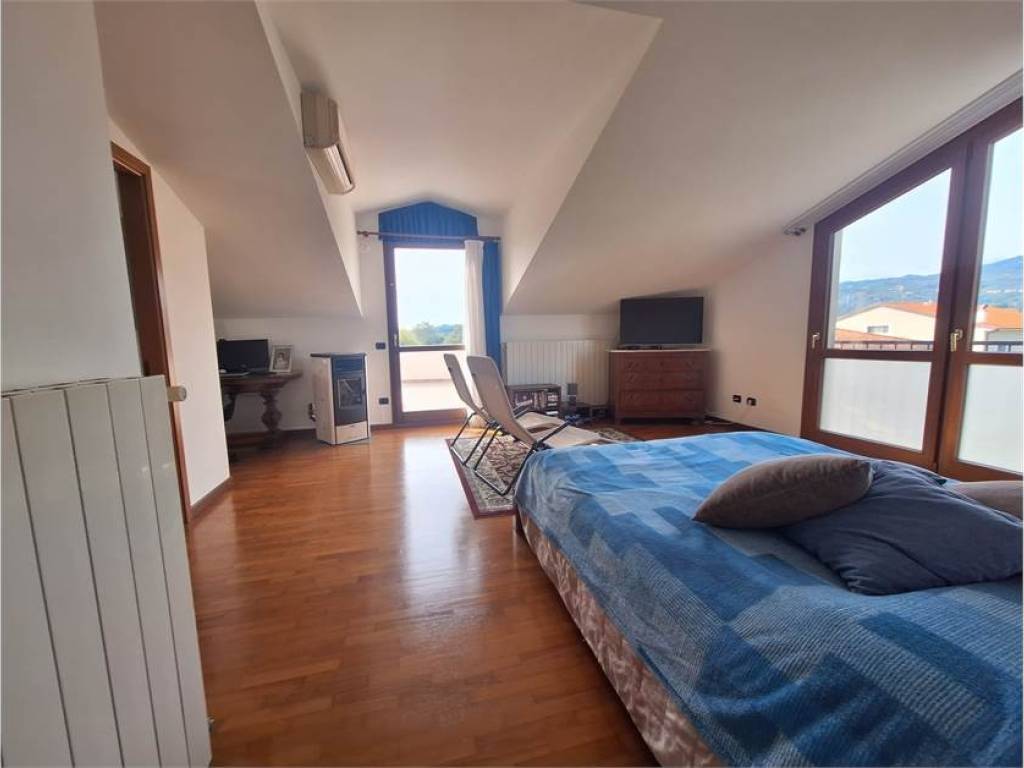 appartamento in vendita a Massa e Cozzile in zona Cozzile