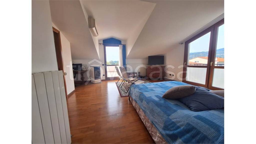 appartamento in vendita a Massa e Cozzile in zona Cozzile