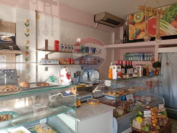 negozio in vendita a Massa e Cozzile