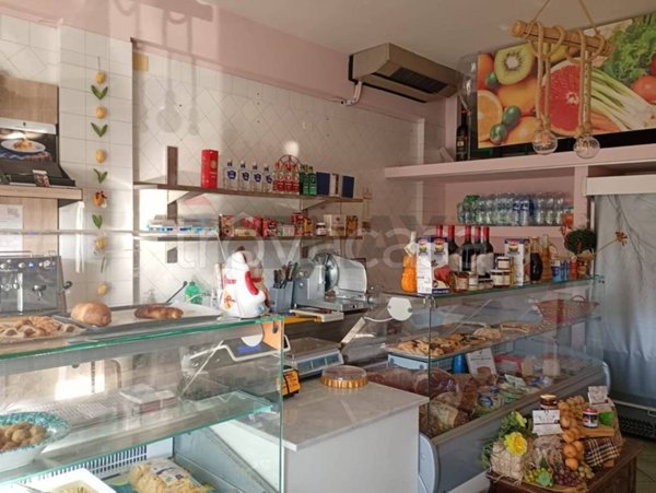 negozio in vendita a Massa e Cozzile